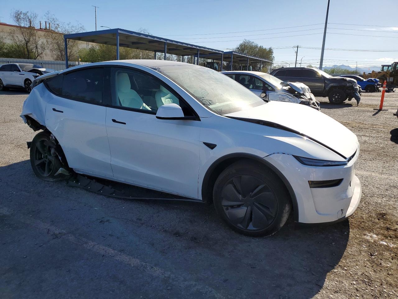 2026 Tesla Model Y - Фото 4
