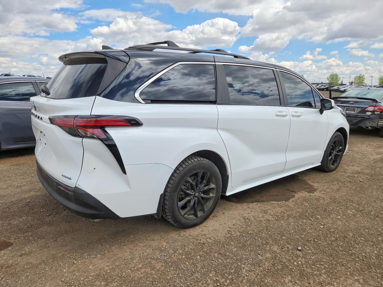 2022 Toyota Sienna - Фото 3