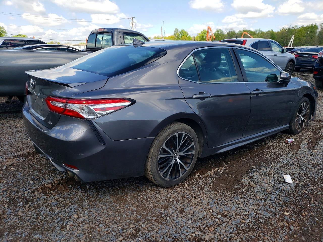 2020 Toyota Camry Se - Image 3