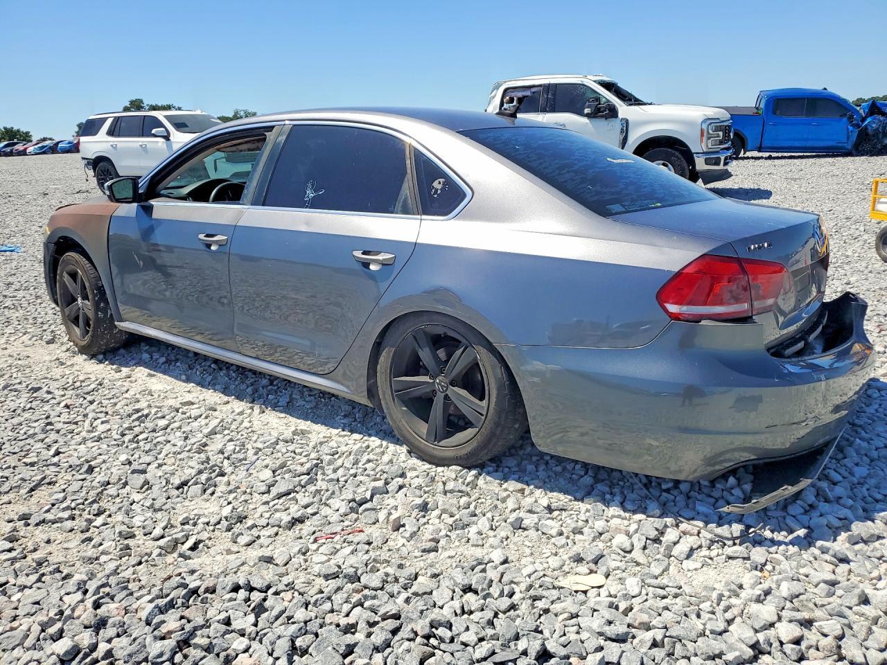2012 Volkswagen Passat Se - Image 2