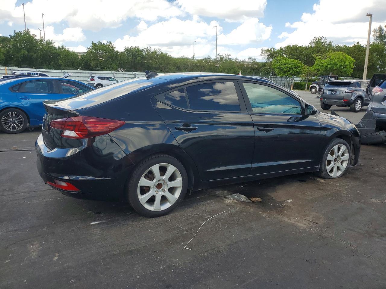 2019 Hyundai Elantra Sel - Фото 3