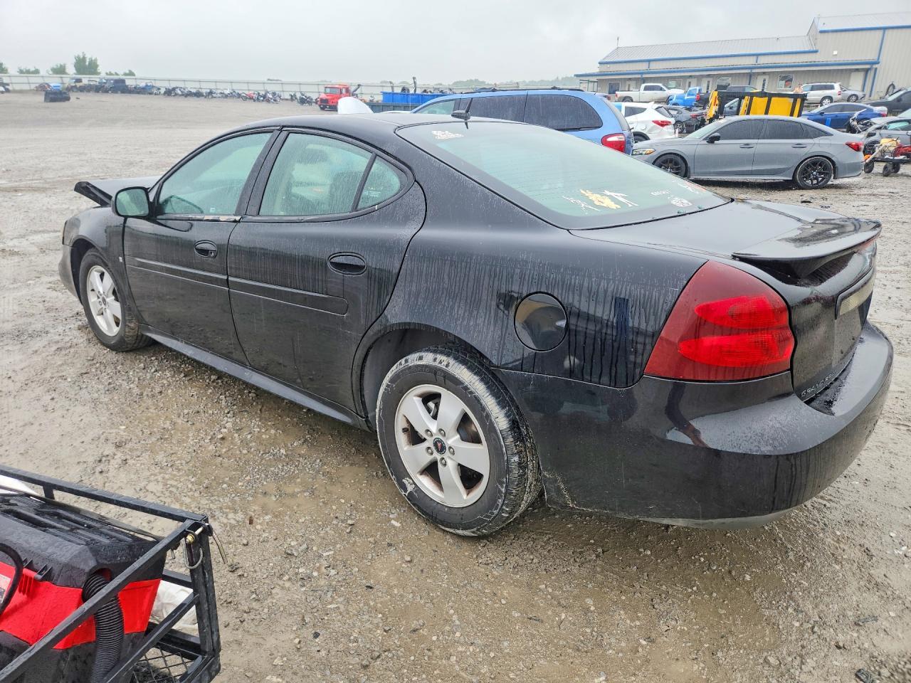 2006 Pontiac Grand Prix - Image 2
