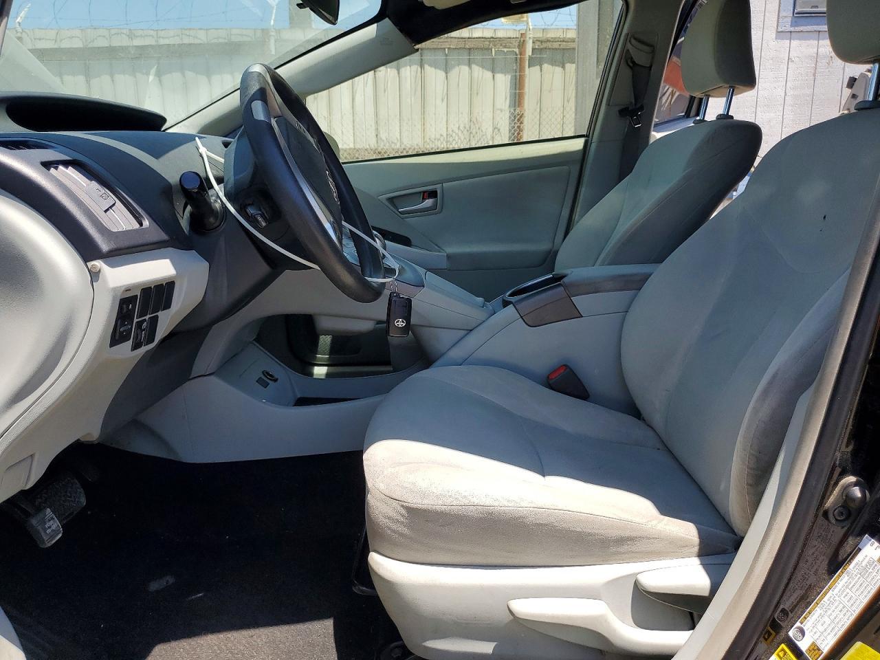 2014 Toyota Prius Two - Фото 7