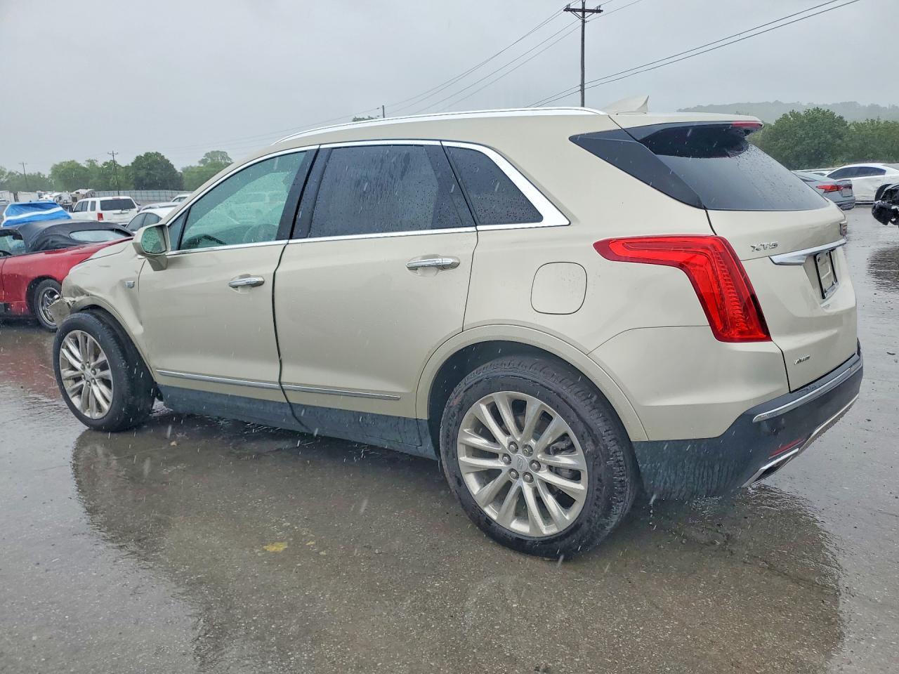 2017 Cadillac Xt5 Platinum - Image 2
