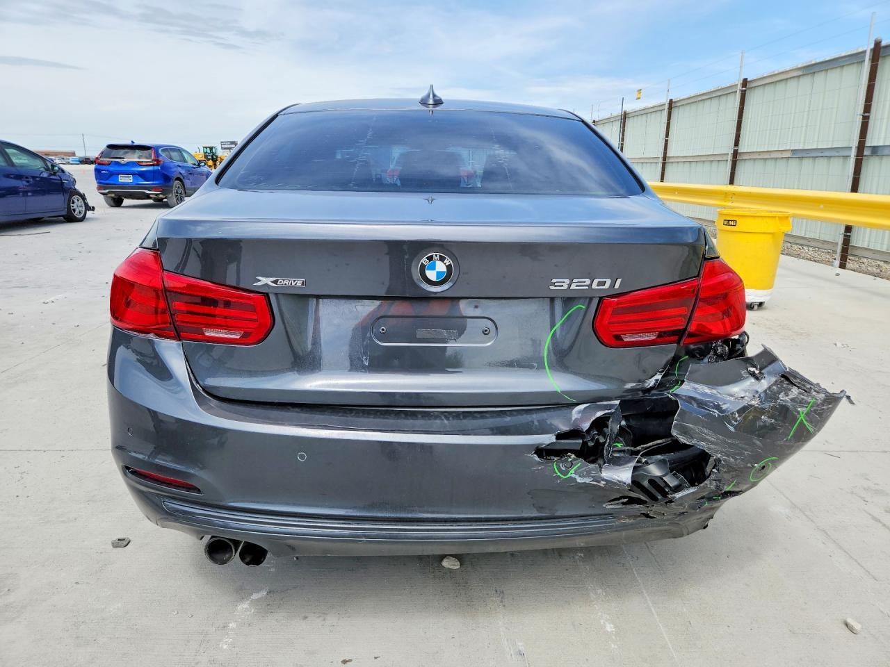 2017 BMW 330 I - Фото 6