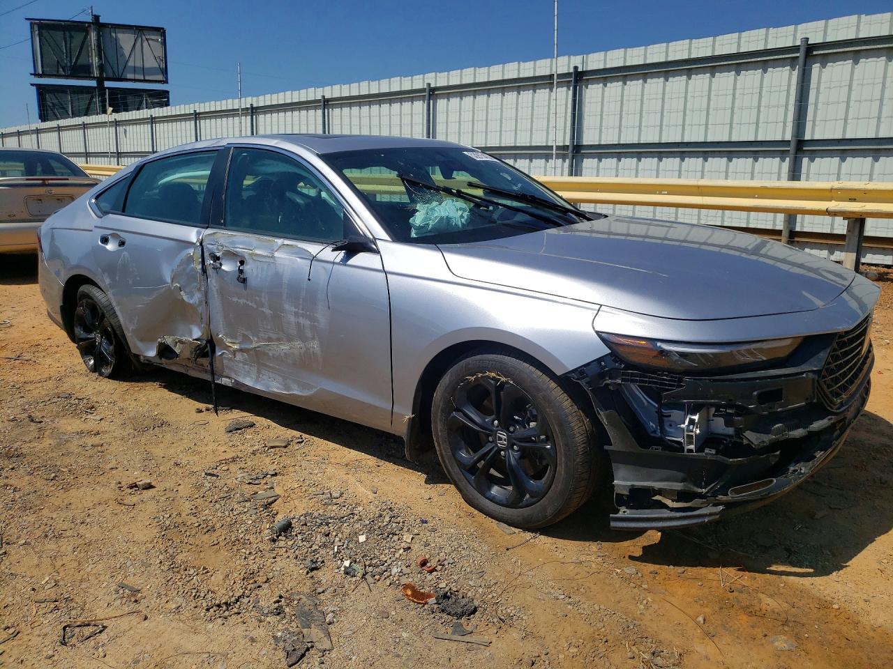 2023 Honda Accord Hybrid Sport - Image 4