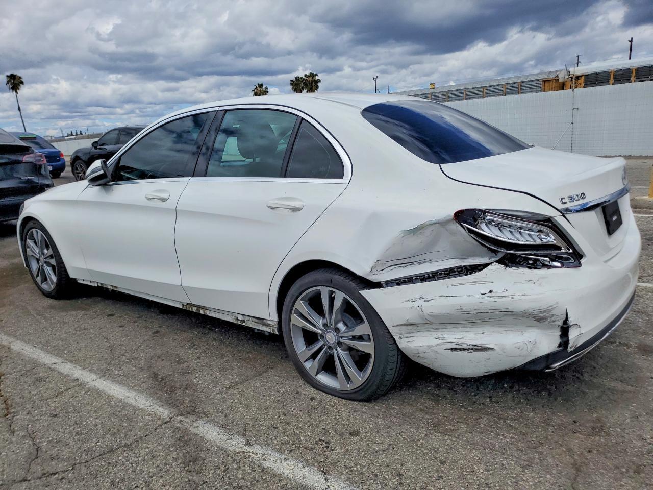 2017 Mercedes-Benz C 300 - Фото 2