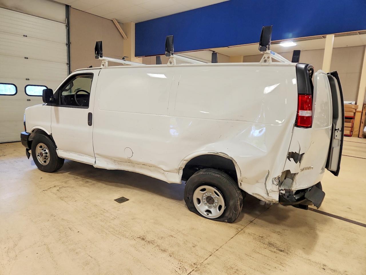2024 GMC Savana G2500 - Фото 2