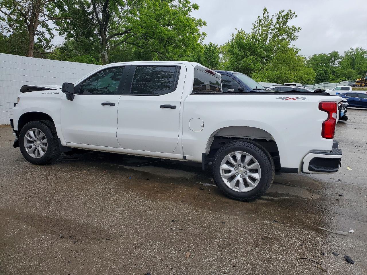 2020 Chevrolet Silverado K1500 Custom - Фото 2