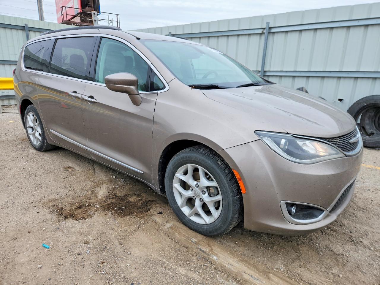 2017 Chrysler Pacifica Touring L - Фото 4