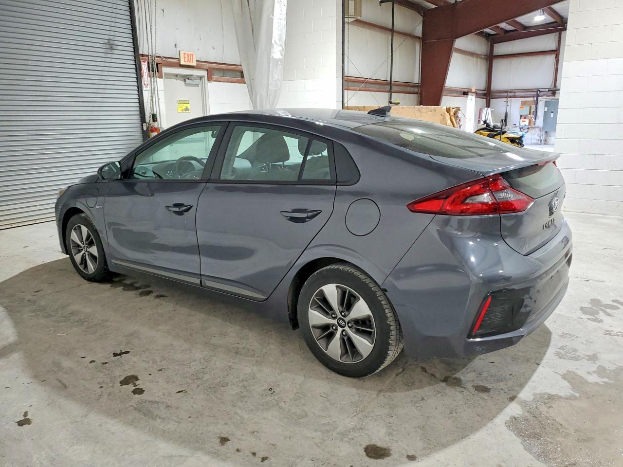 2019 Hyundai Ioniq Plug-In Hybrid Base - Image 2