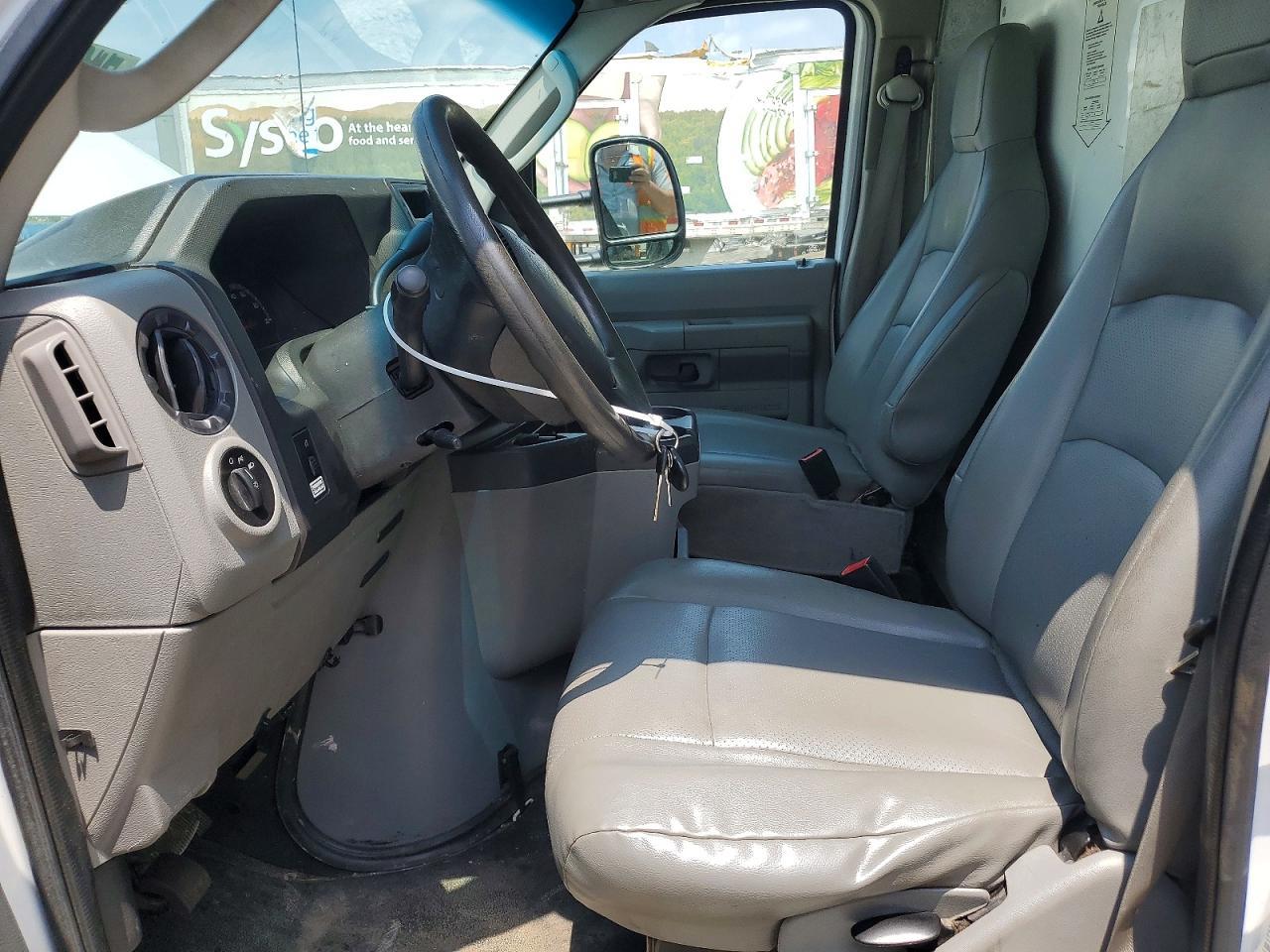 2018 Ford E350 Box Truck - Фото 7