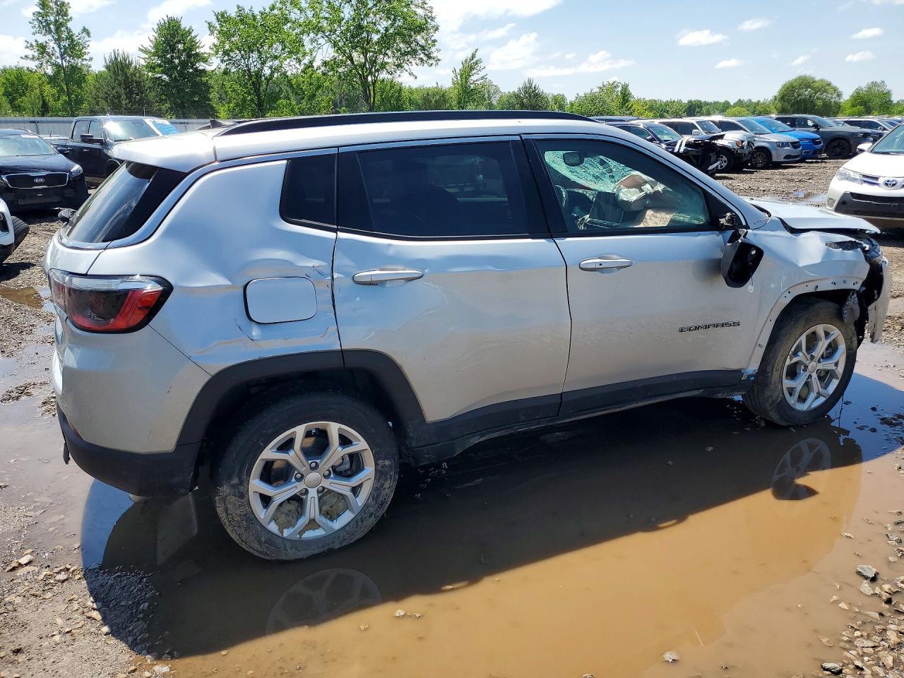 2024 Jeep Compass Latitude - Image 3