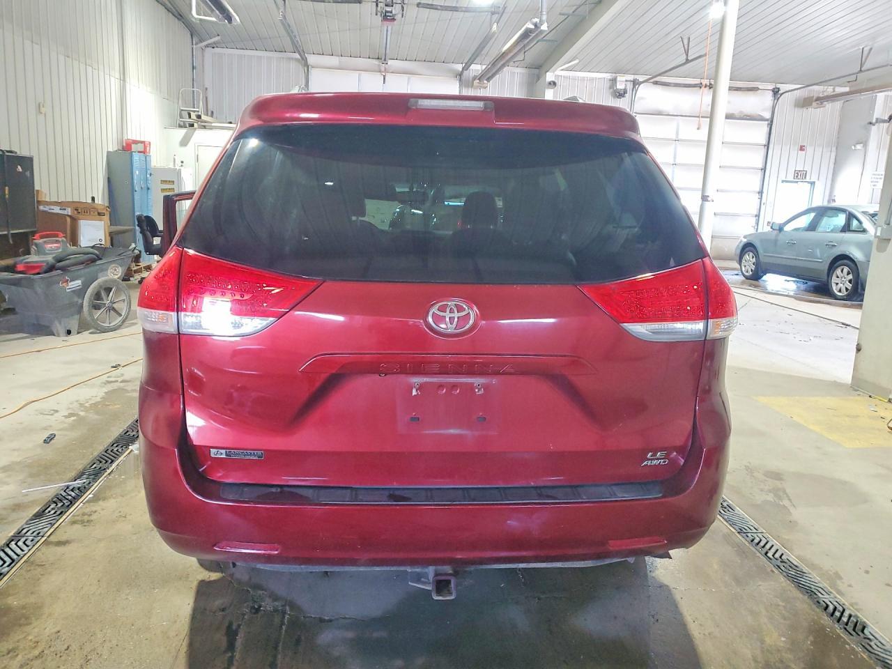 2012 Toyota Sienna Le - Фото 6