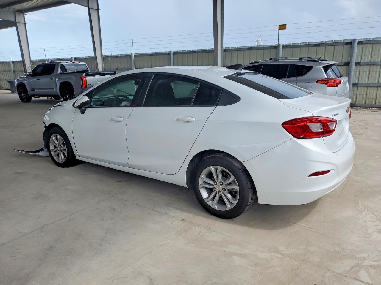 2019 Chevrolet Cruze Ls - Фото 2
