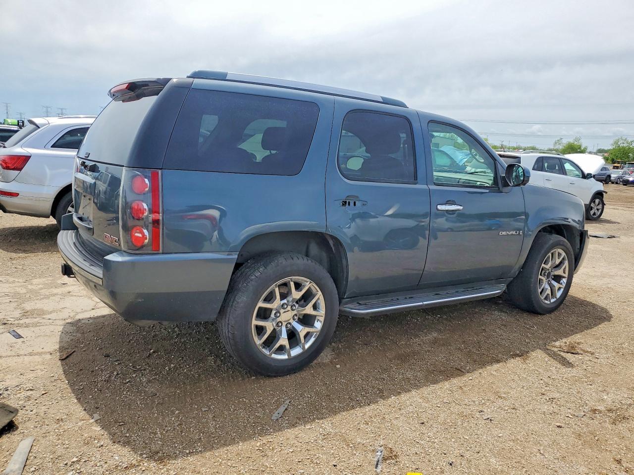 2007 GMC Yukon Denali - Image 3