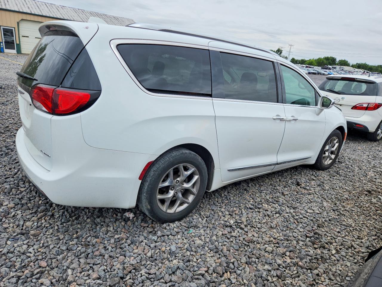 2018 Chrysler Pacifica Limited - Image 3