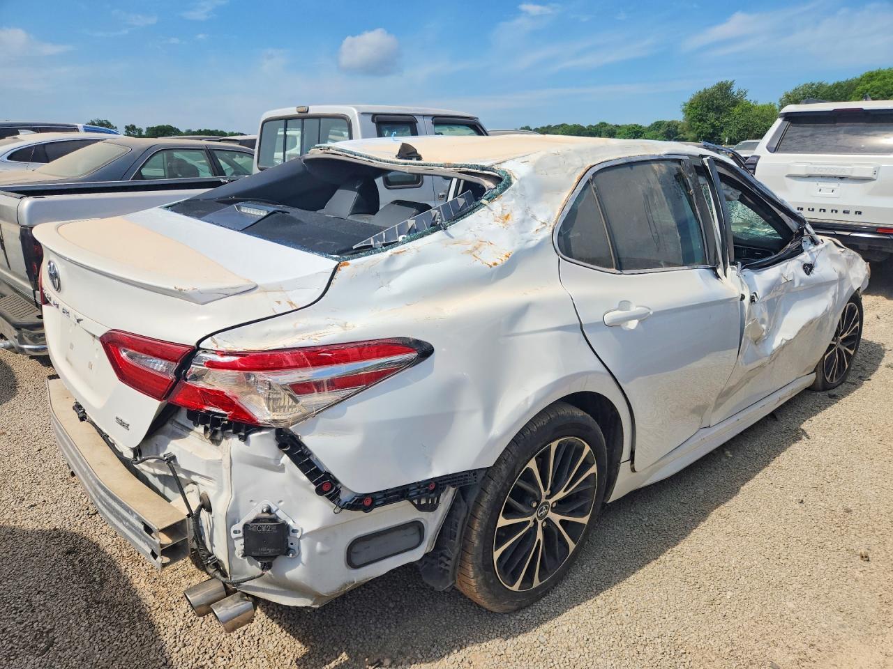 2020 Toyota Camry Se - Image 3