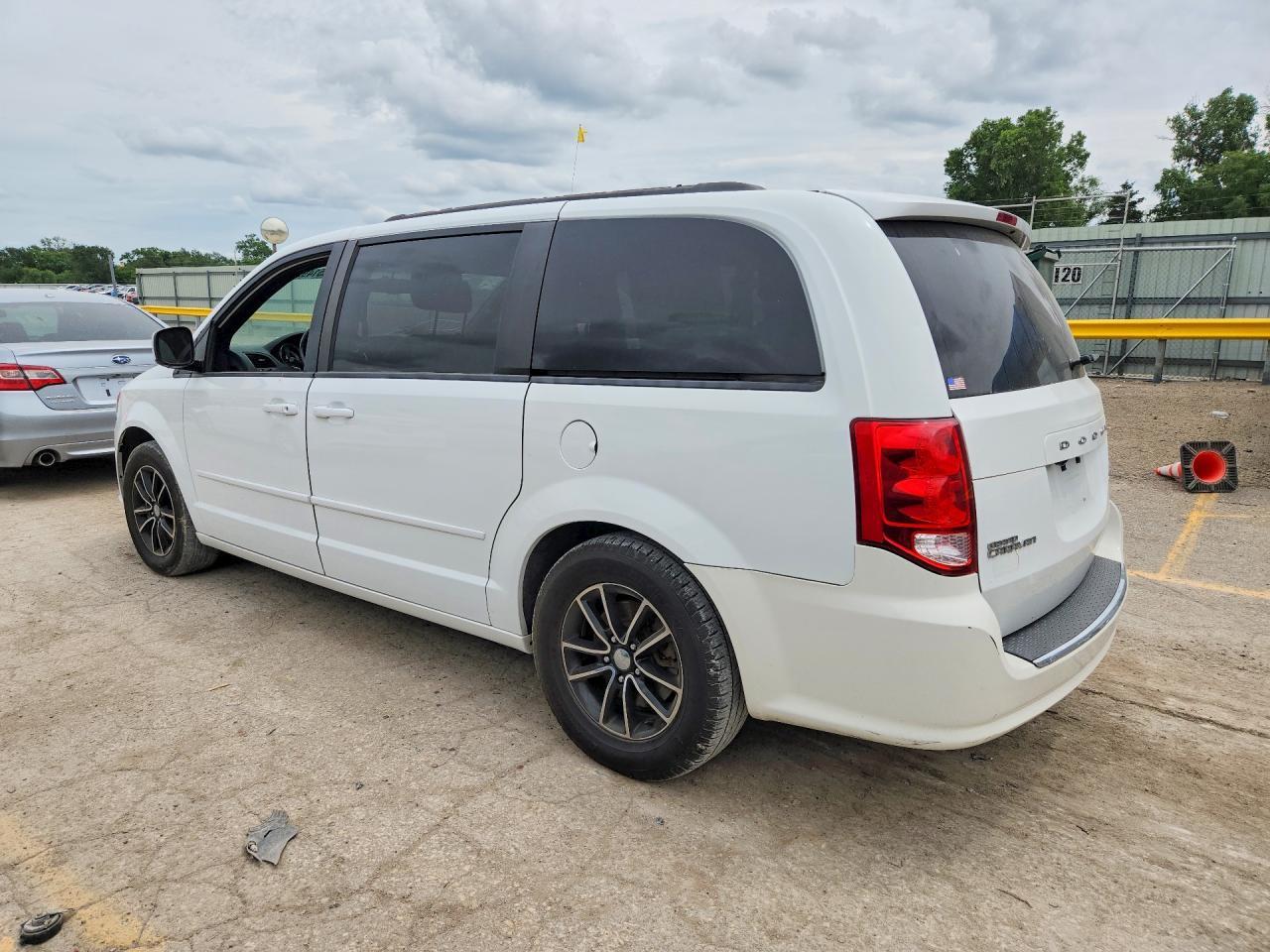 2017 Dodge Grand Caravan Gt - Image 2