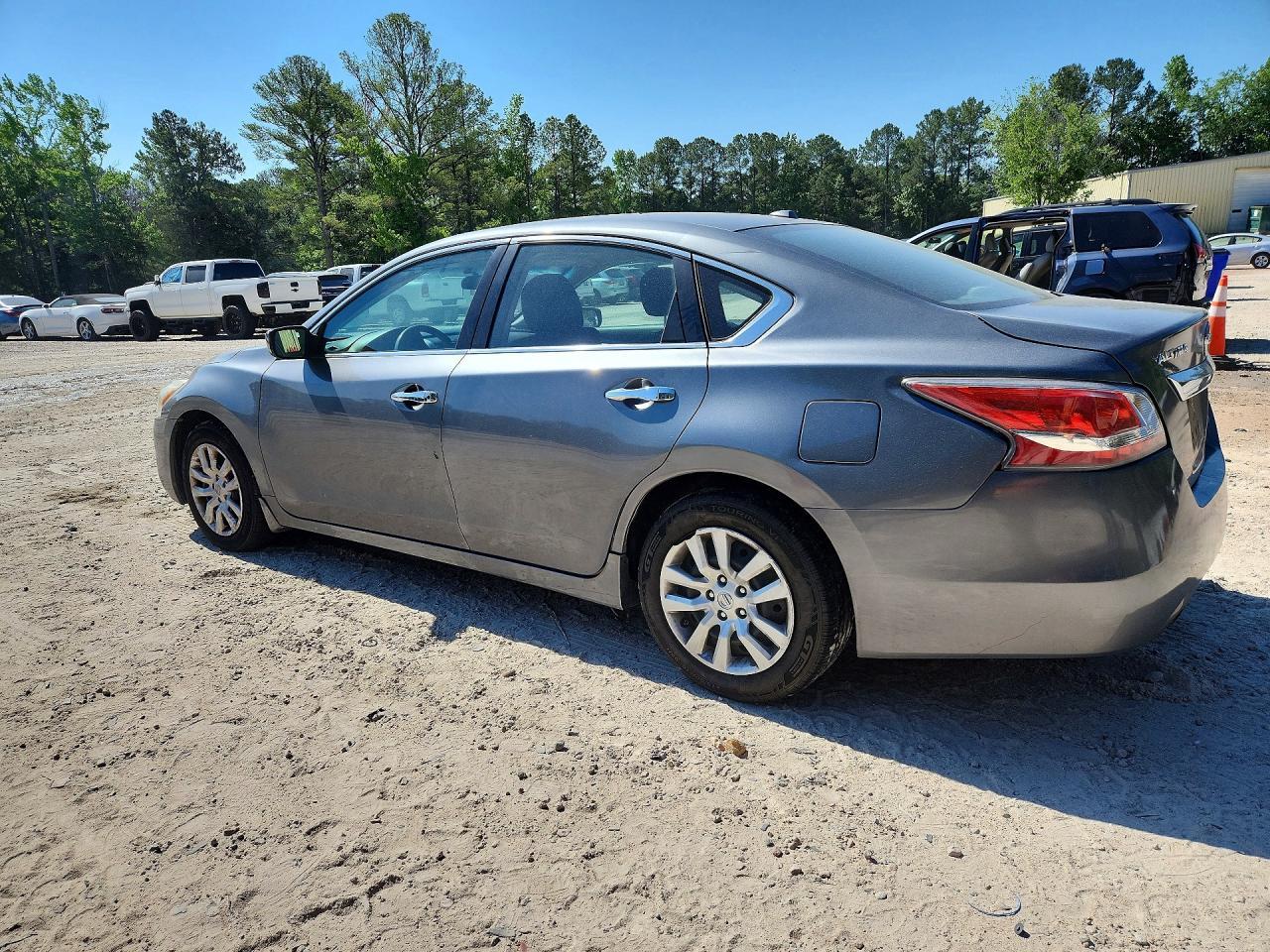 2014 Nissan Altima 2.5 S - Фото 2