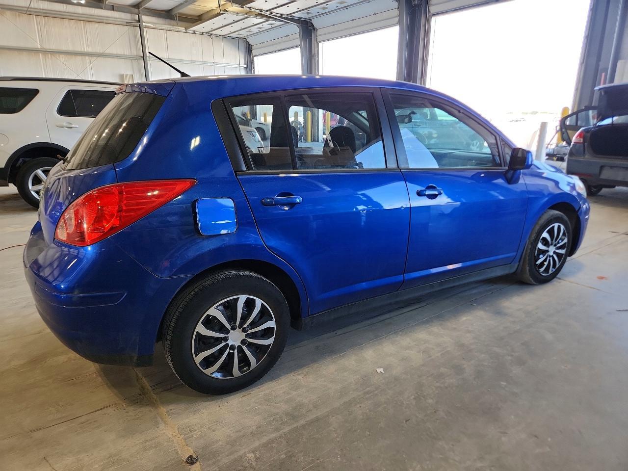 2012 Nissan Versa 1.8 S - Фото 3