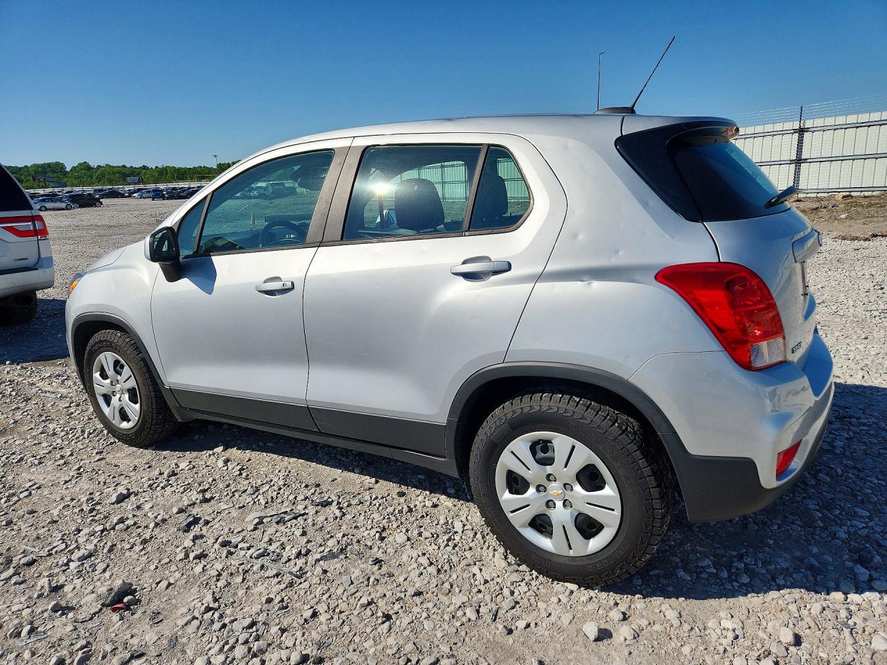 2018 Chevrolet Trax Ls - Image 2