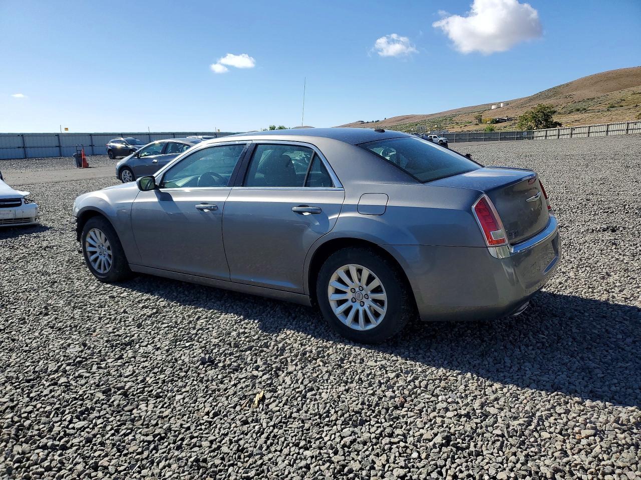 2011 Chrysler 300 - Фото 2