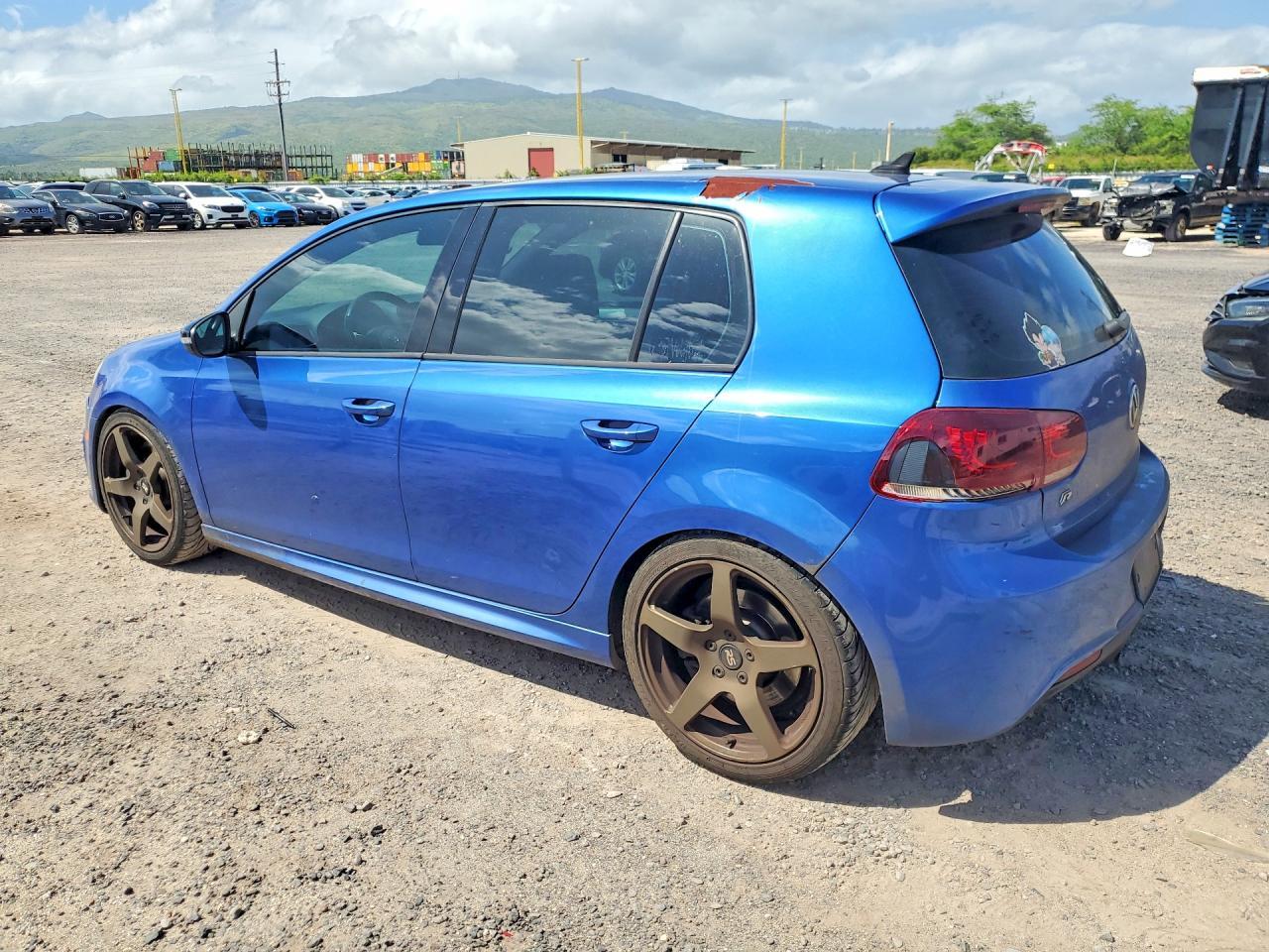 2013 Volkswagen Golf R - Image 2
