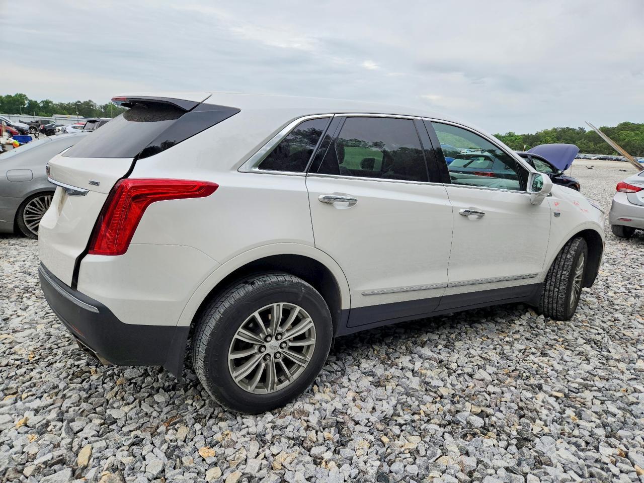 2018 Cadillac Xt5 Luxury - Image 3