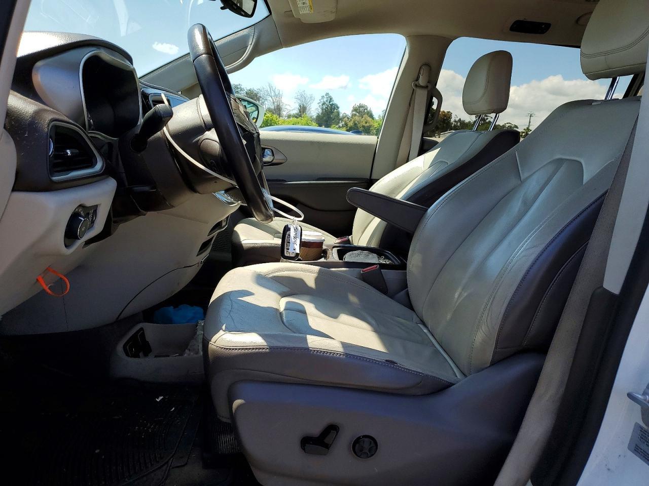 2017 Chrysler Pacifica Touring L - Фото 7