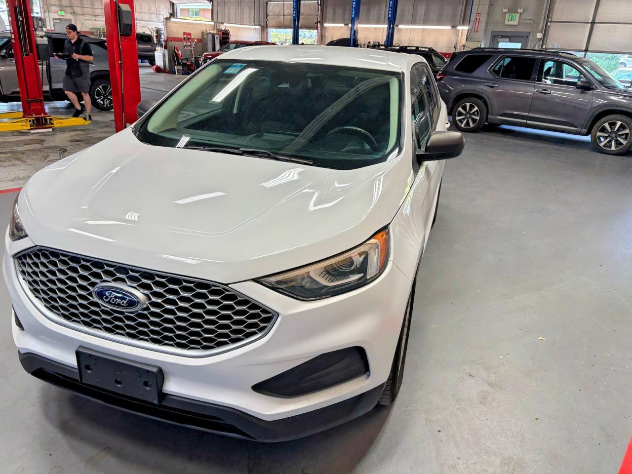 2024 Ford Edge Se - Image 2