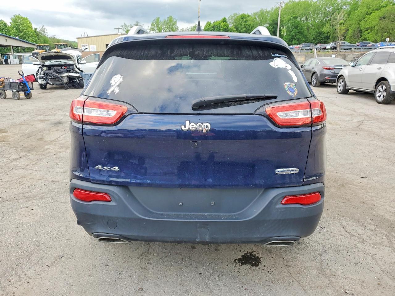 2016 Jeep Cherokee Latitude - Image 6