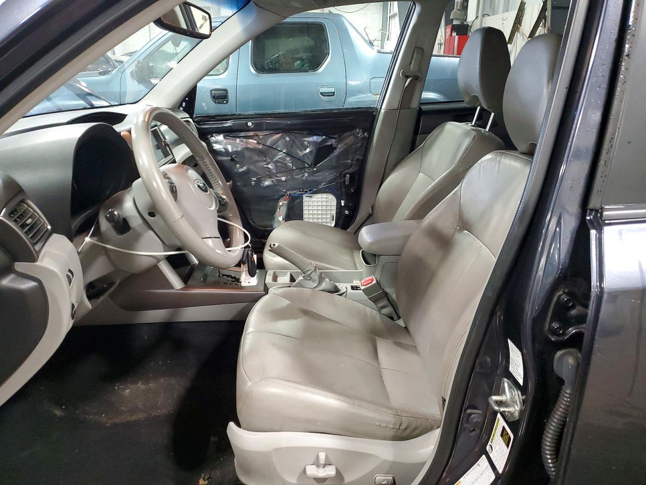 2011 Subaru Forester Touring - Фото 7