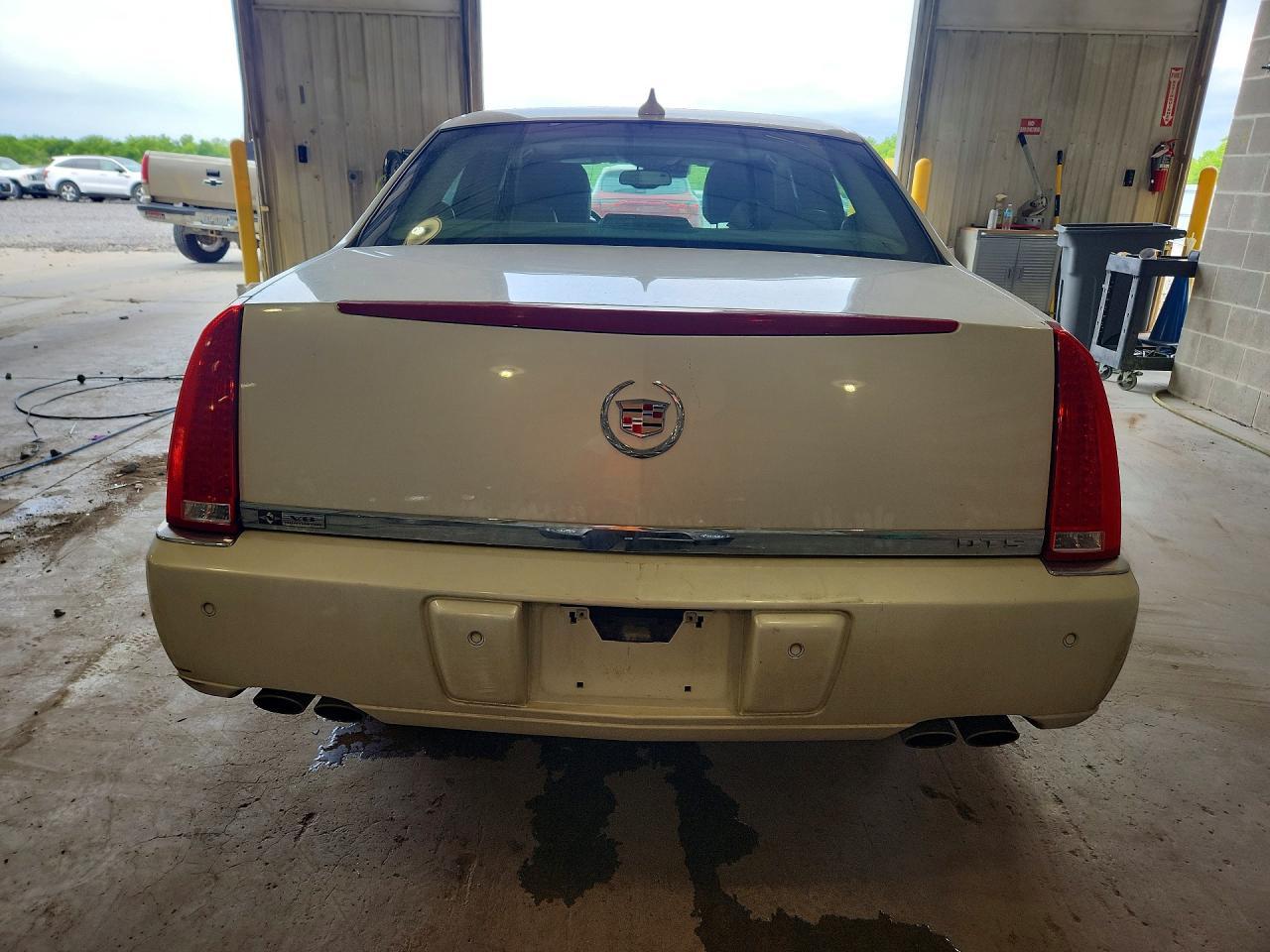 2011 Cadillac Dts Premium Collection - Image 6