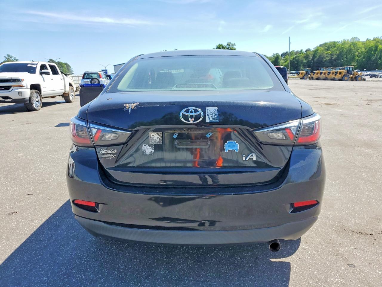 2017 Toyota Yaris Ia Base - Фото 6