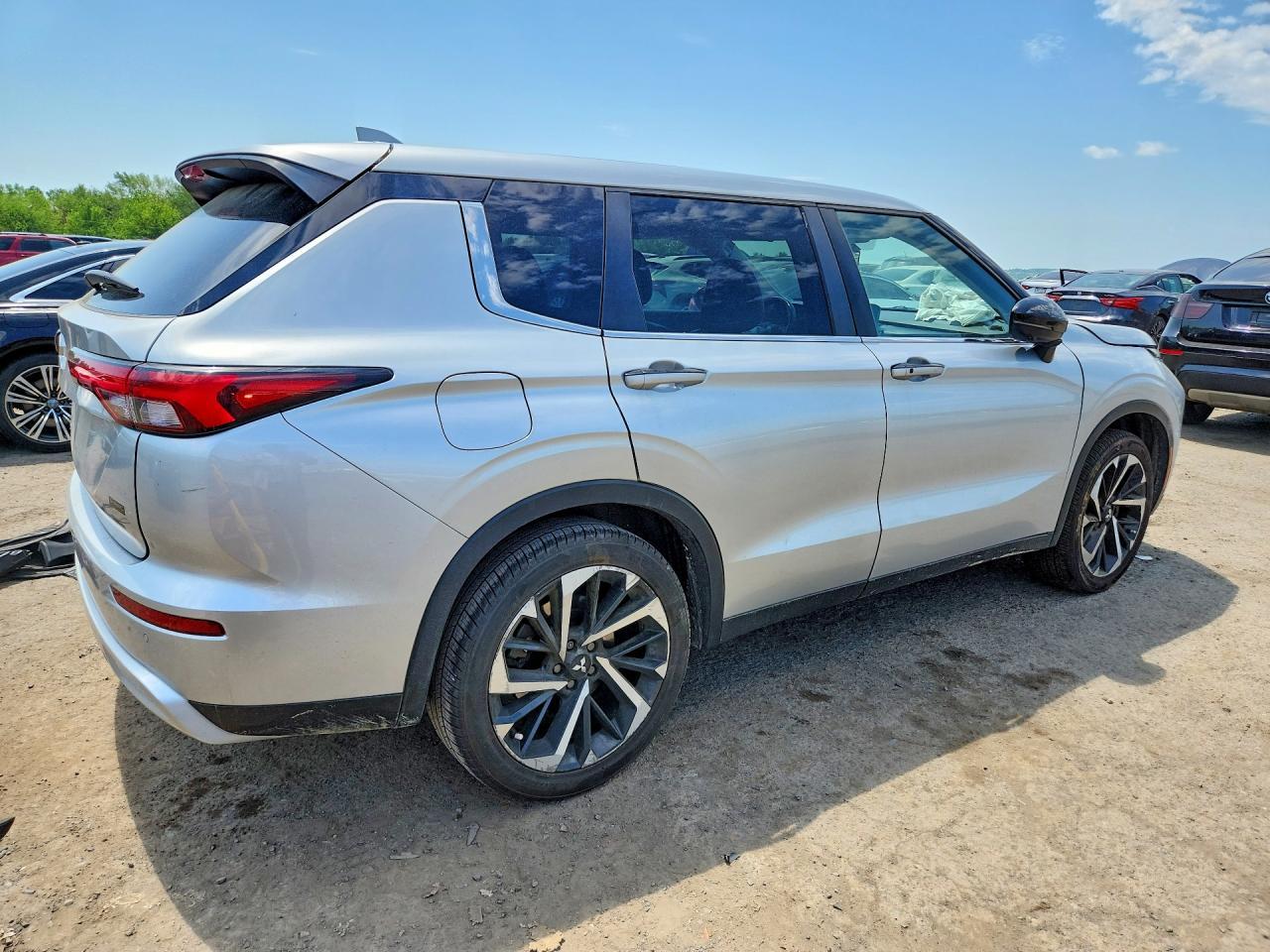 2022 Mitsubishi Outlander Se - Image 3