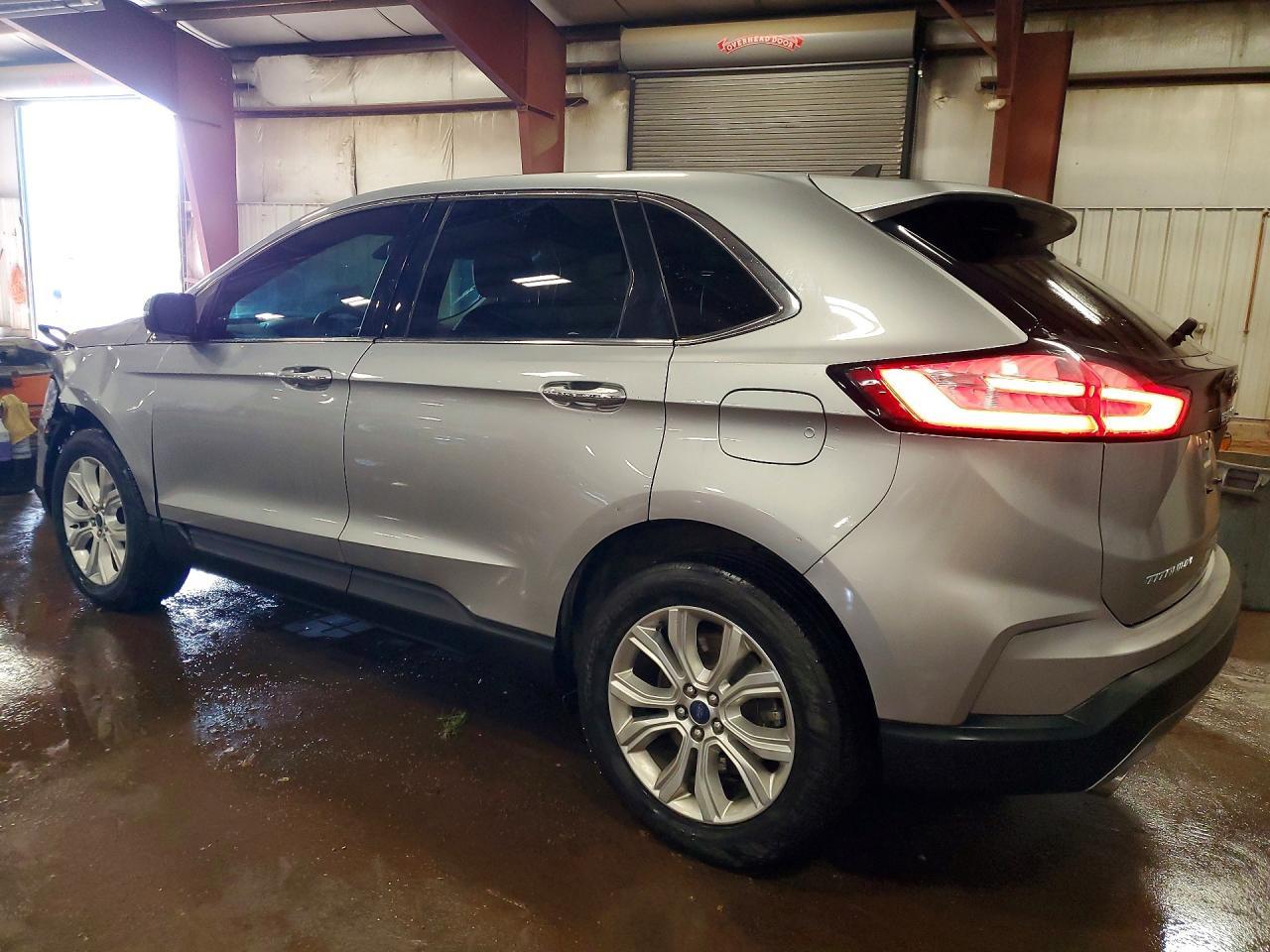 2022 Ford Edge Titanium - Фото 2