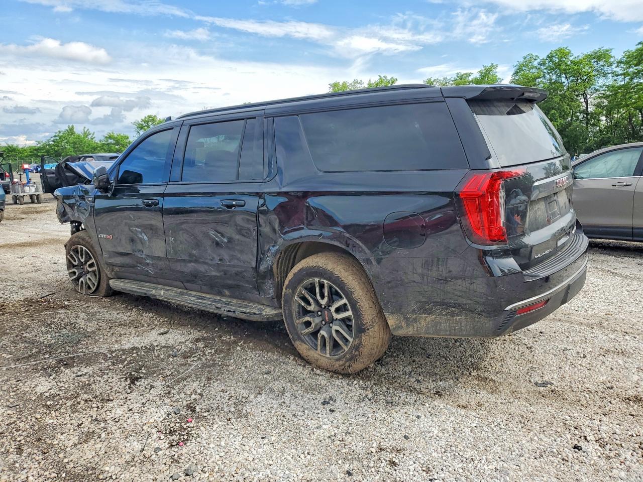 2024 GMC Yukon Xl K1500 At4 - Фото 2