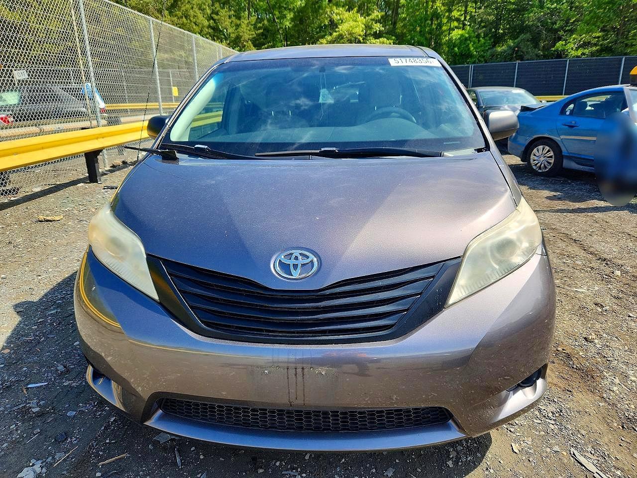 2012 Toyota Sienna Base 7-Passenger - Фото 5