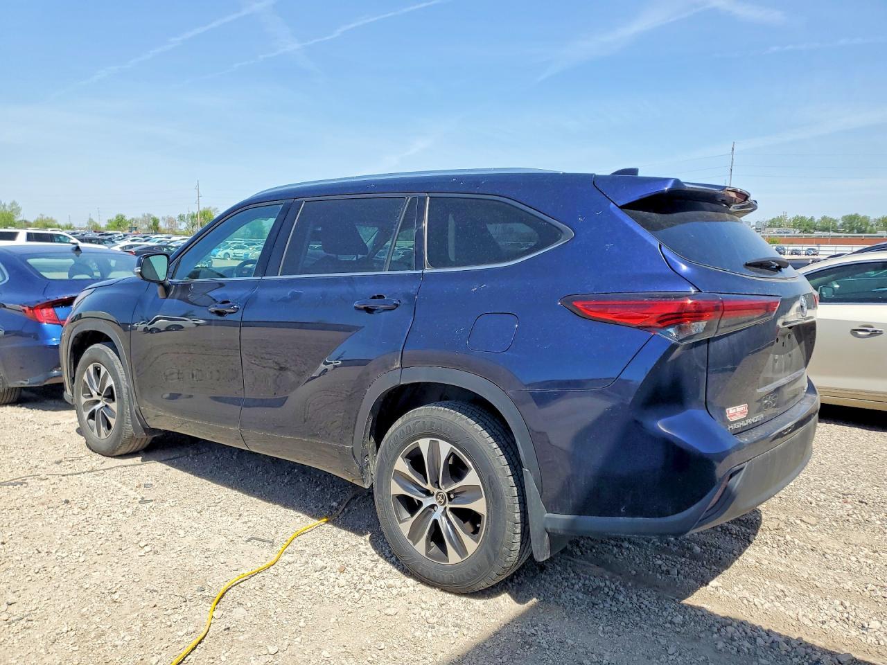 2021 Toyota Highlander Xle - Фото 2