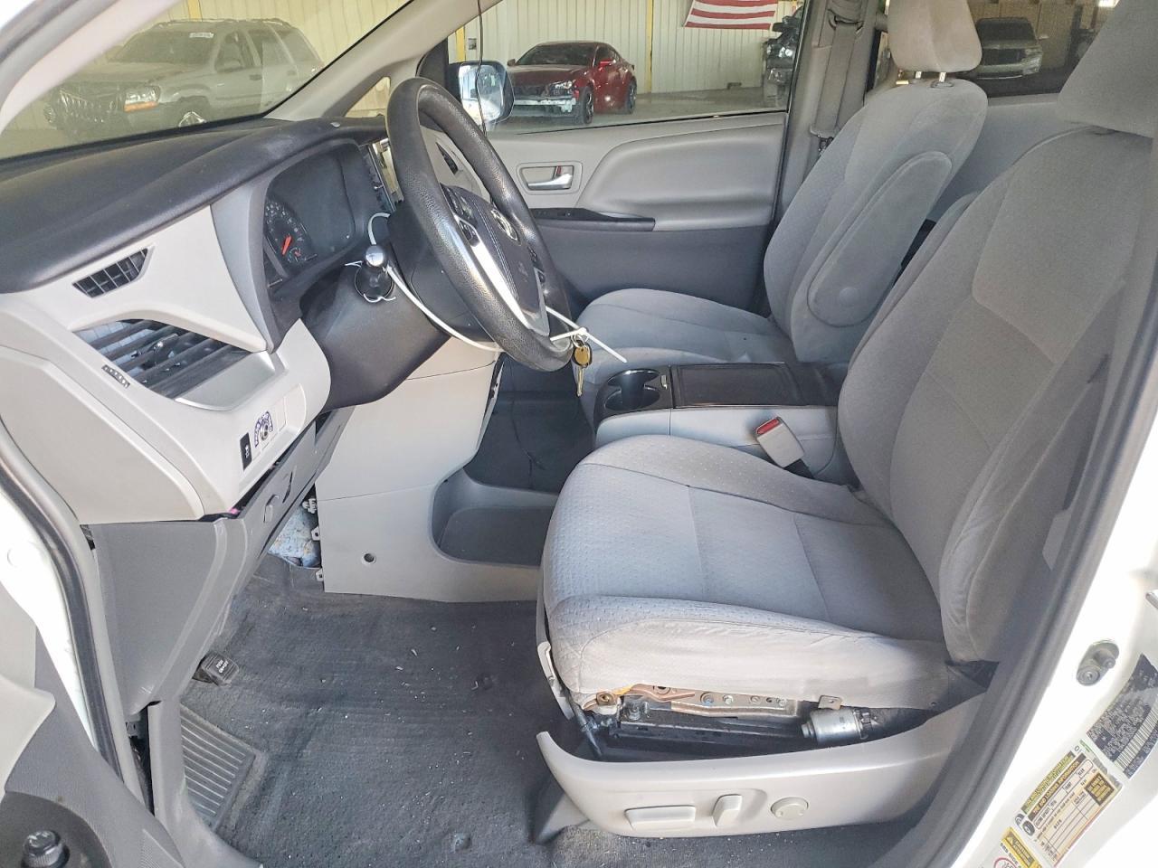 2015 Toyota Sienna - Фото 7