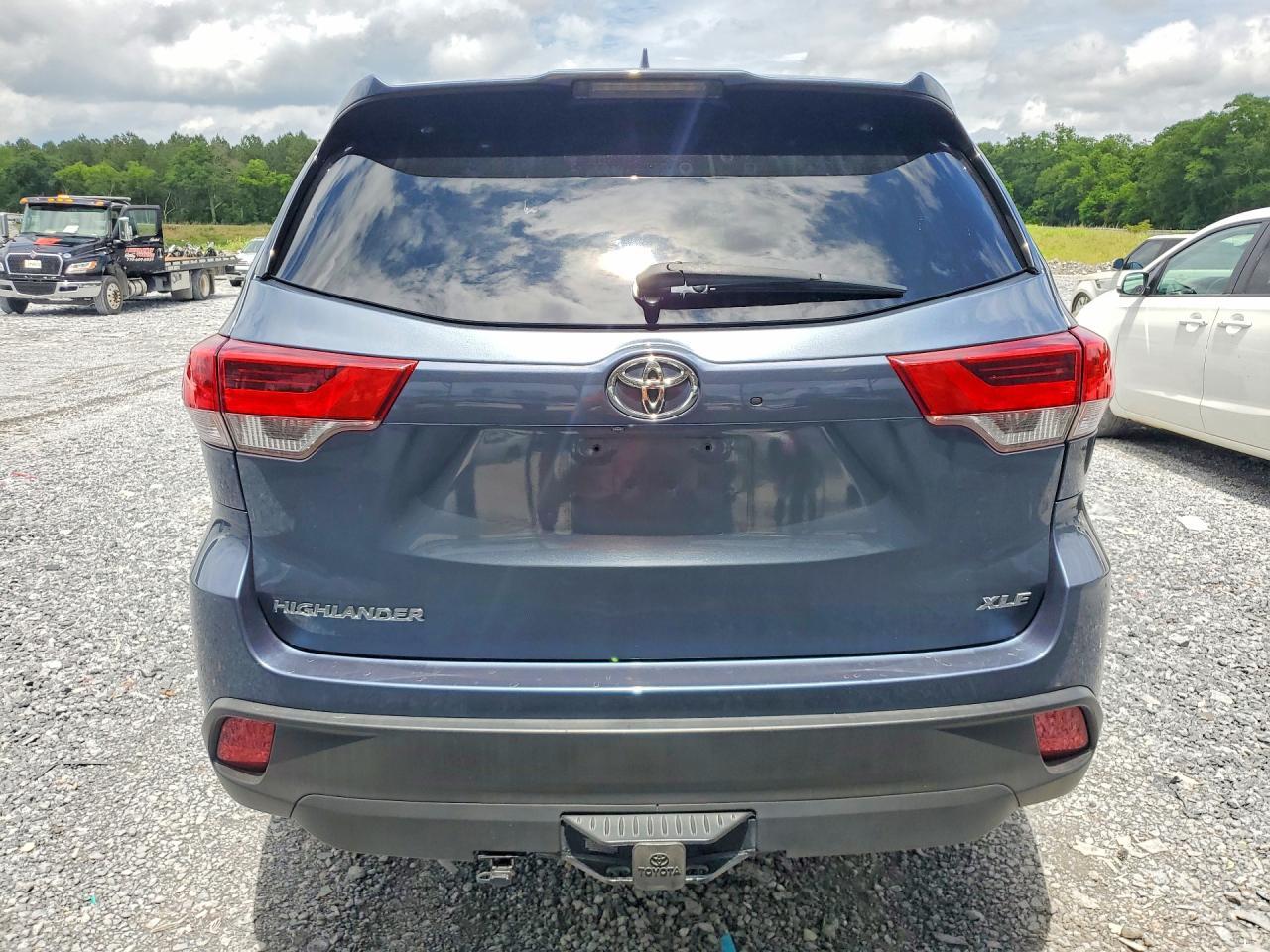 2019 Toyota Highlander Xle - Image 6