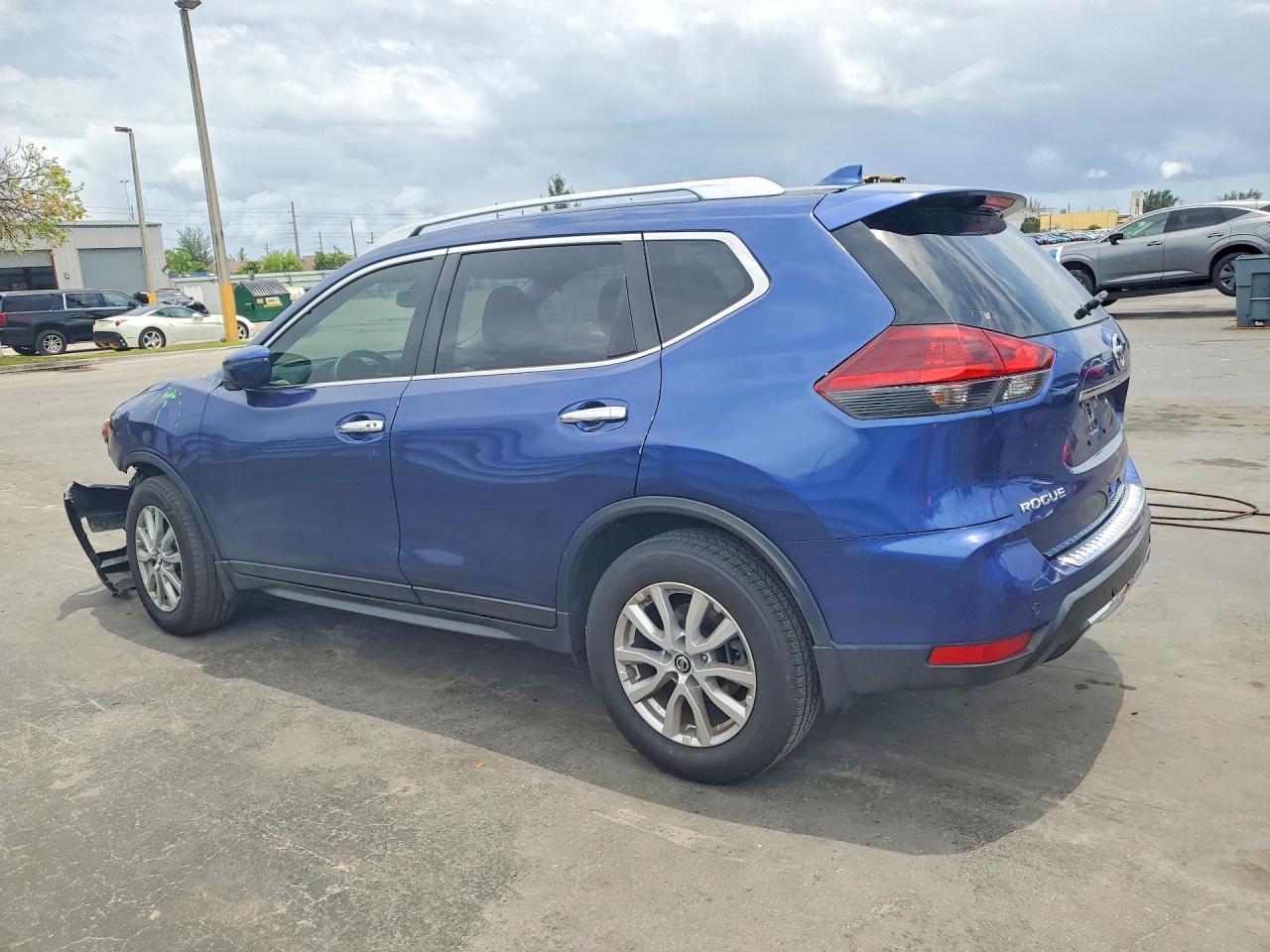 2020 Nissan Rogue Sv - Image 2