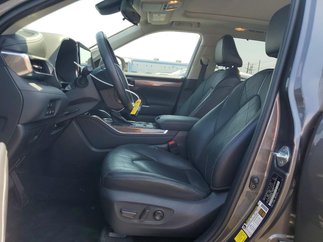 2021 Toyota Highlander Platinum - Image 7