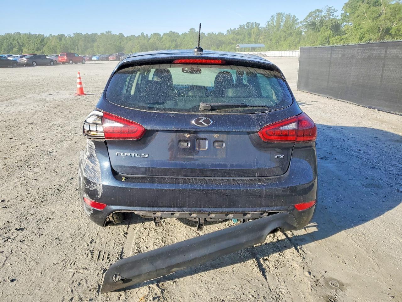 2017 Kia Forte - Image 6
