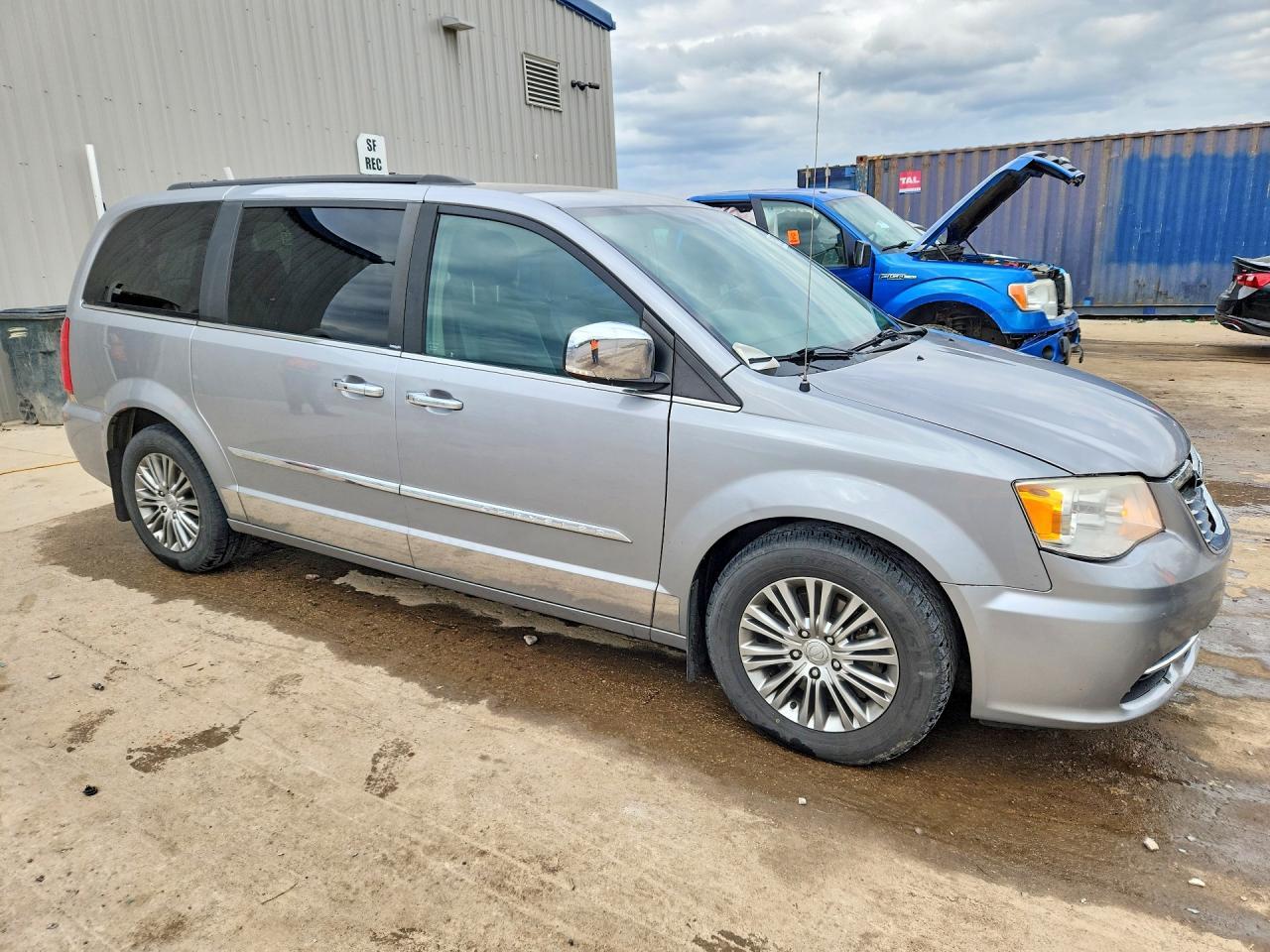 2014 Chrysler Town & Country Touring L - Фото 4