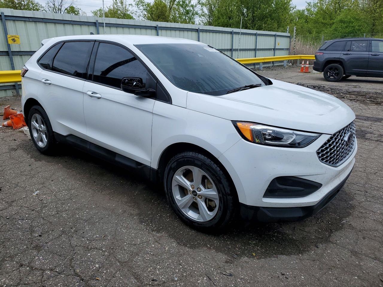 2023 Ford Edge Se - Image 4