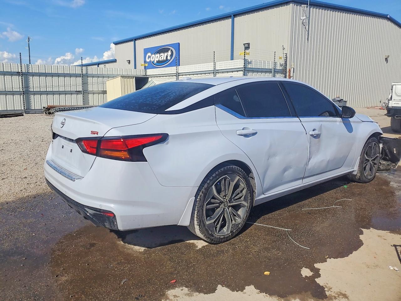 2023 Nissan Altima Sr - Image 3