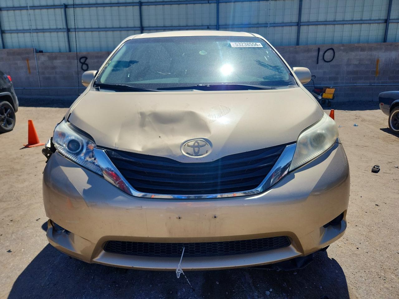 2011 Toyota Sienna Le - Image 5