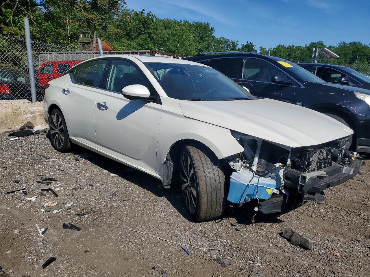 2020 Nissan Altima Platinum - Image 4